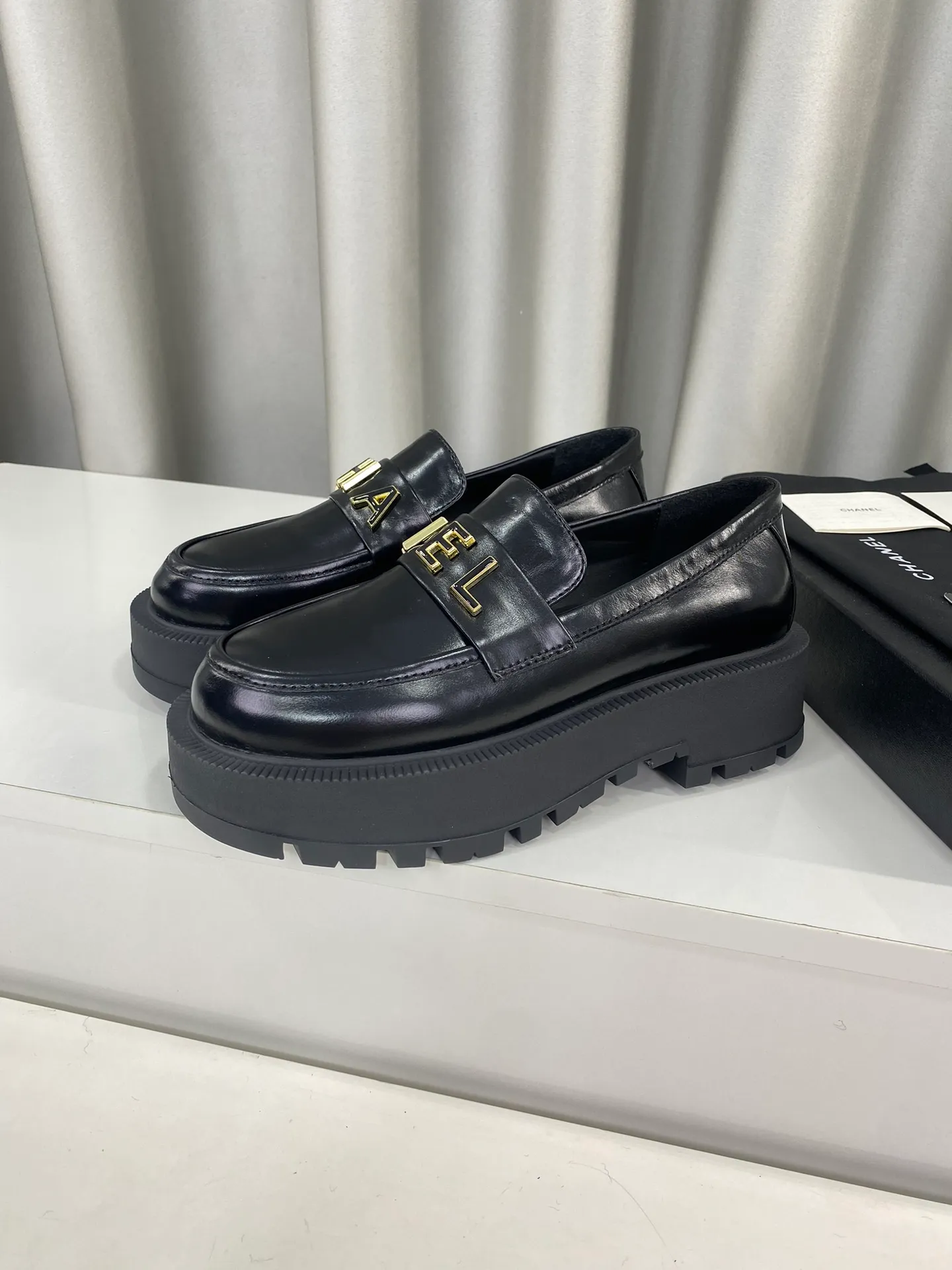 👟👟Ex-factory price 600🌈🌈Women's Chanel Chanel 2024s new thick-soled loafers for autumn and winter ☑️ Goddess series, with the elegant and ladylike temperament of Chanel, super attractive, irresistible, and heart-warming. ▪ Upper: imported cowhide ▪ Lining: frosted cowhide ▪ Outsole: original TPU outsole ▪Code number: 35-39 (40 pieces are custom-made and cannot be returned or exchanged)